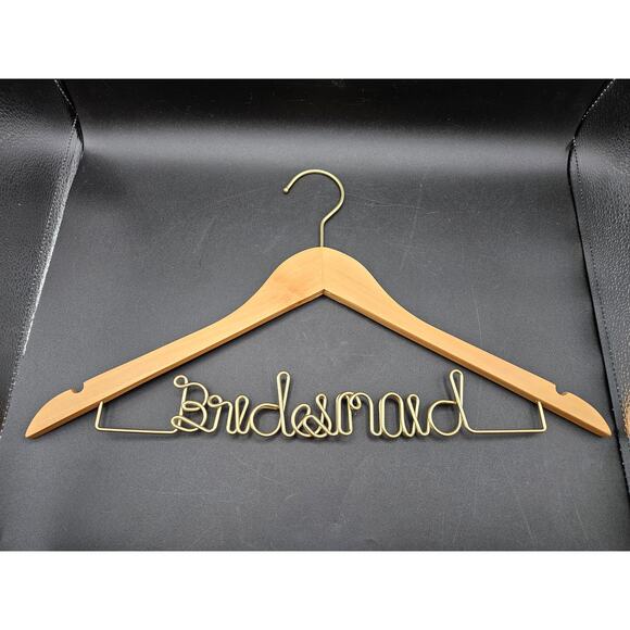 Wooden Bridesmaid Hanger Cursive Twisted Metal Wording Gold Tone Bridal Party - Picture 1 of 3
